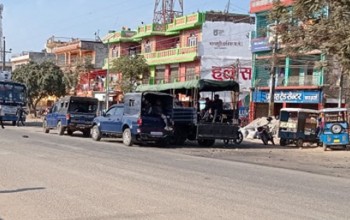 कैलालीमा मोटरसाइकलको ठक्करबाट एक महिलाको मृत्यु, स्थानीयद्वारा राजमार्ग अवरुद्ध 